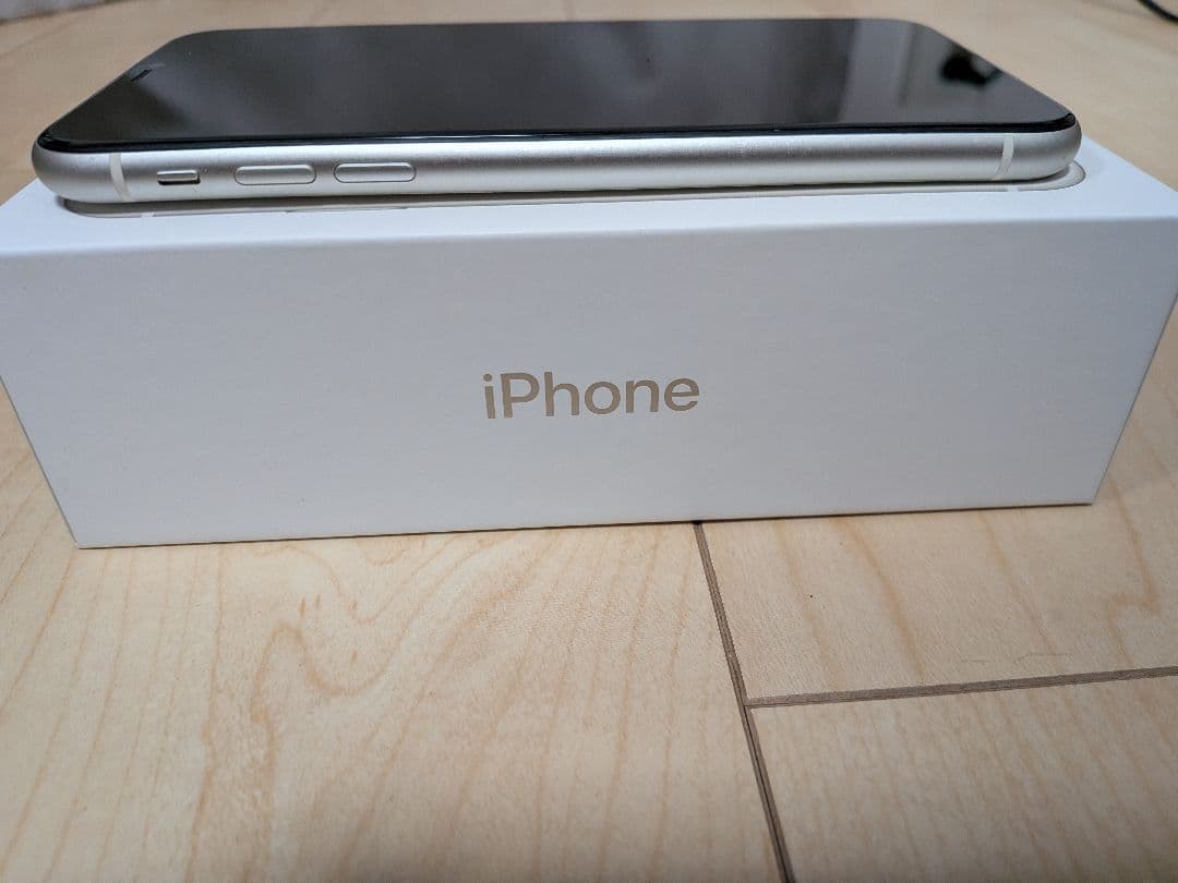 iPhone 11 64GB ホワイト SIMフリー 箱付き　即日発送