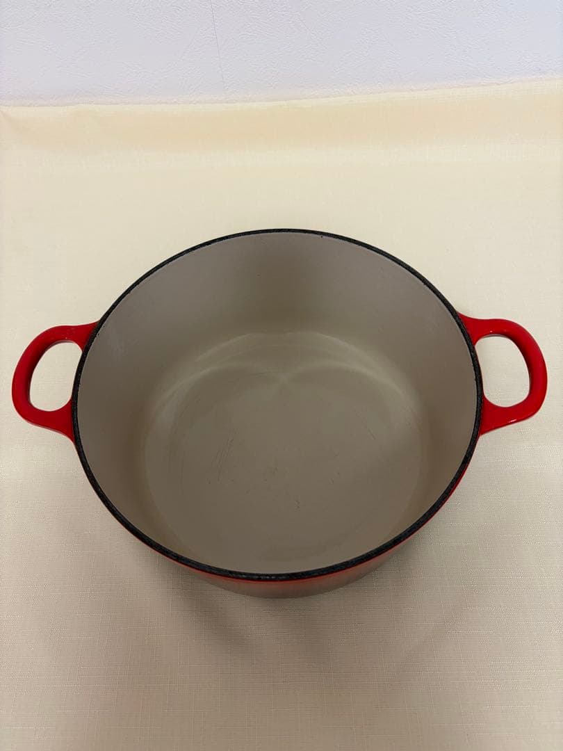 Le Creuset 赤い鋳鉄鍋 22cm