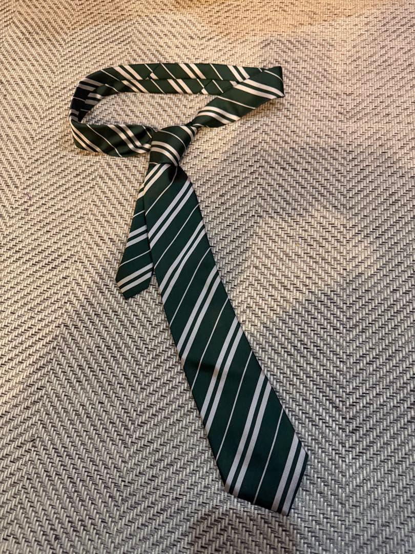 USJ公式 ユニバ ハリーポッター スリザリン ローブ M ネクタイ つき