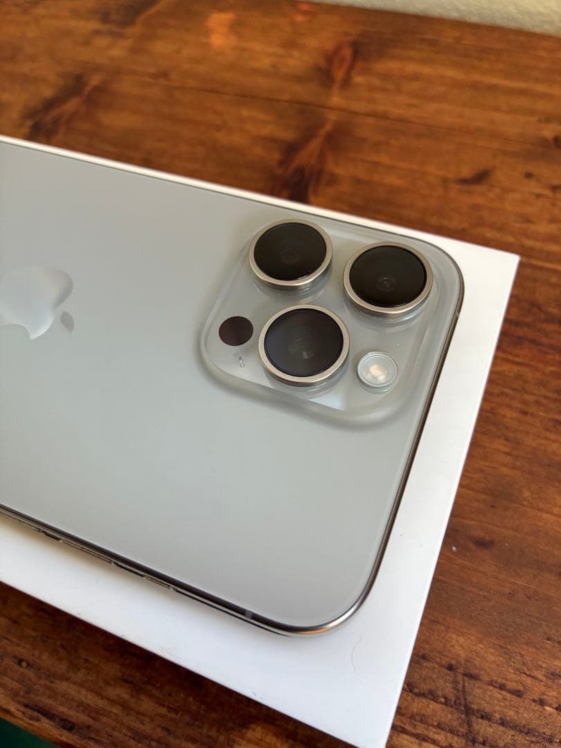 【美品】iPhone 15 Pro Max 256GB ナチュラルチタニウム