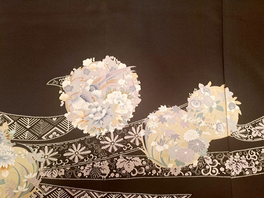 美品❇️手描友禅　刺繍　黒留め袖 　 比翼仕立て　５つ紋　フルセット
