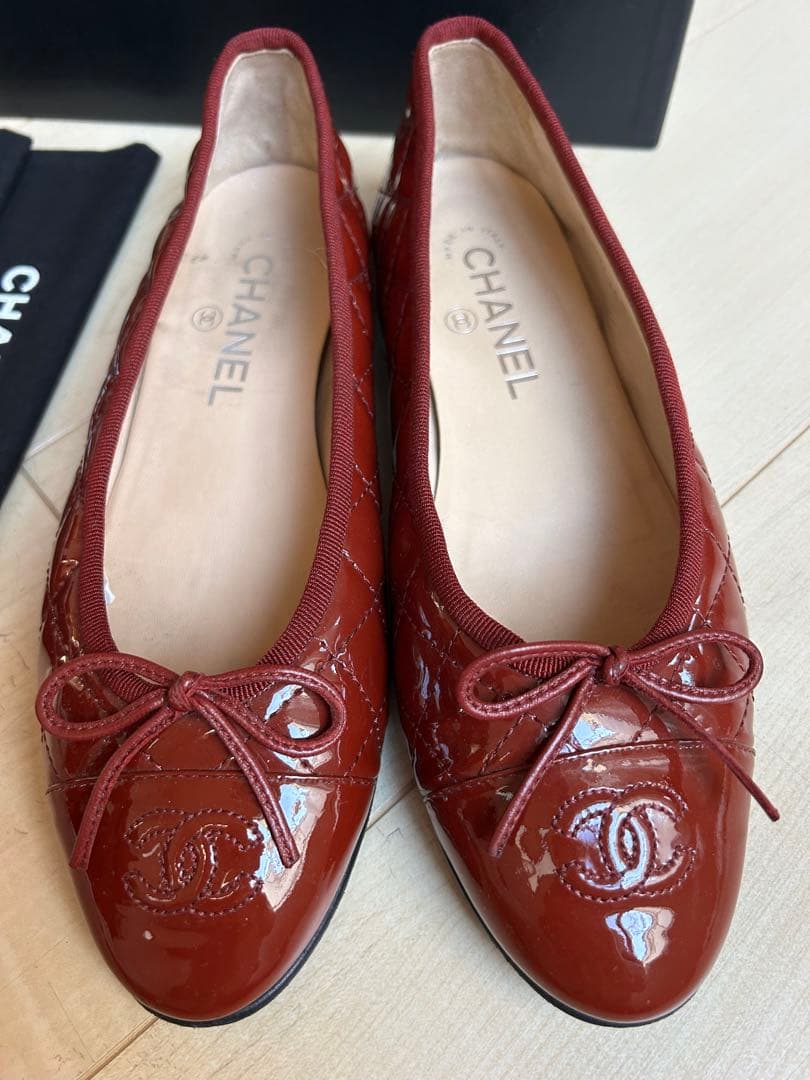 CHANEL 赤 フラットシューズ