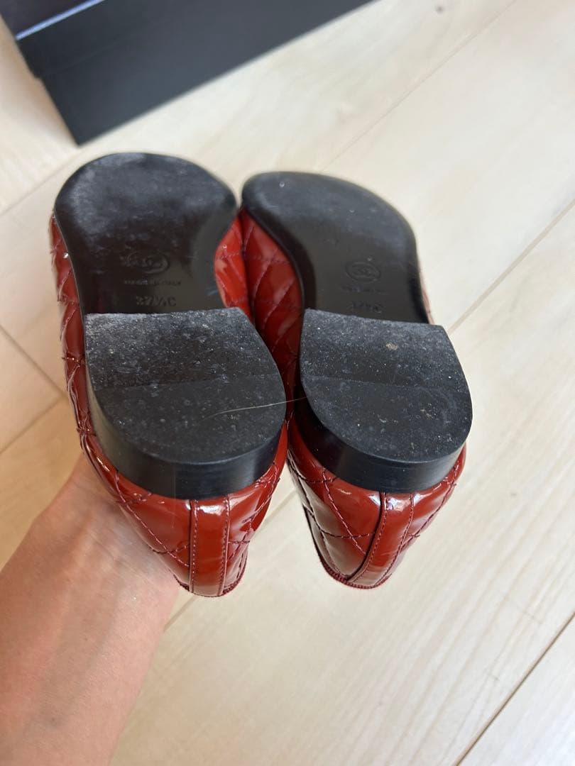 CHANEL 赤 フラットシューズ