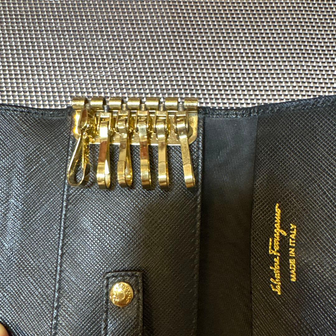 Salvatore Ferragamo 黒いキーケース