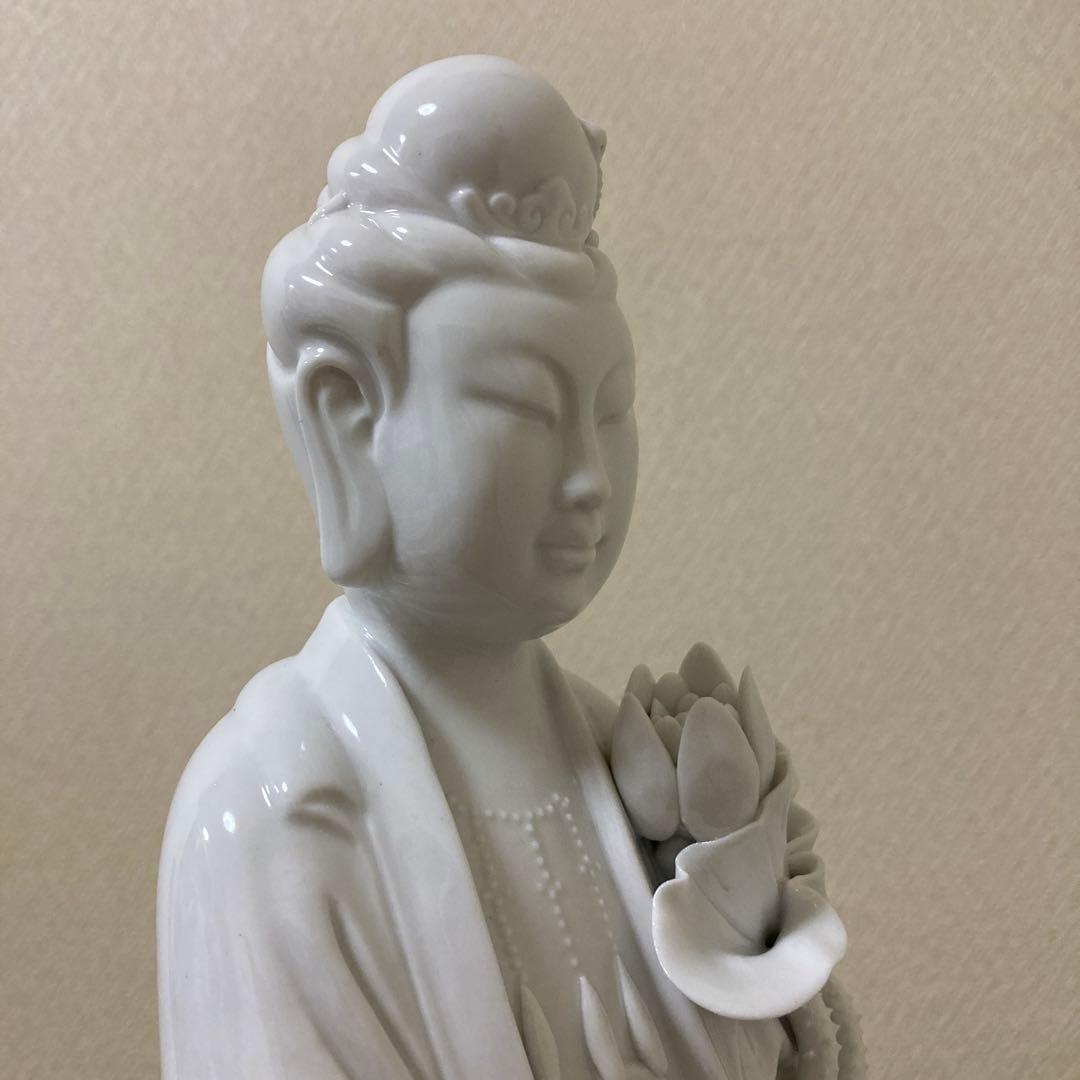中国美術　白磁　蓮上観音立像　唐木台付　置物仏像〈検　徳化窯　観音菩薩　青磁