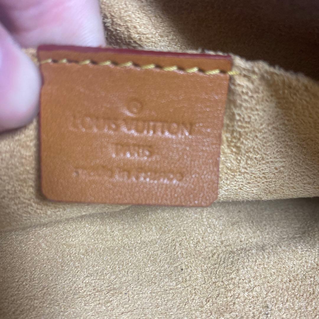 LOUIS VUITTONショルダーバッグ