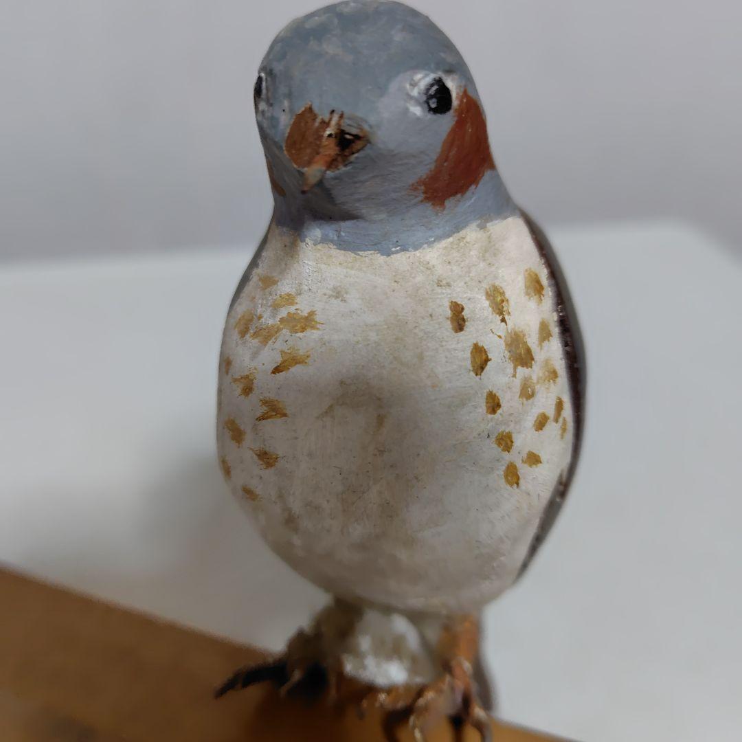 本物木彫の子鳥です。