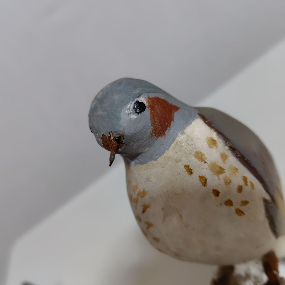 本物木彫の子鳥です。