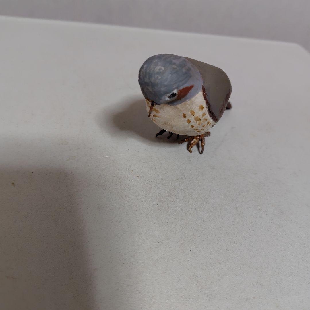 本物木彫の子鳥です。