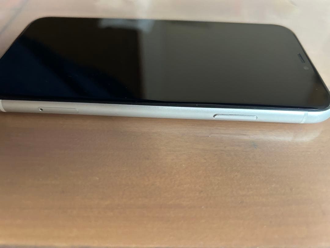 iPhoneXR本体 64GB ホワイト キャリアau