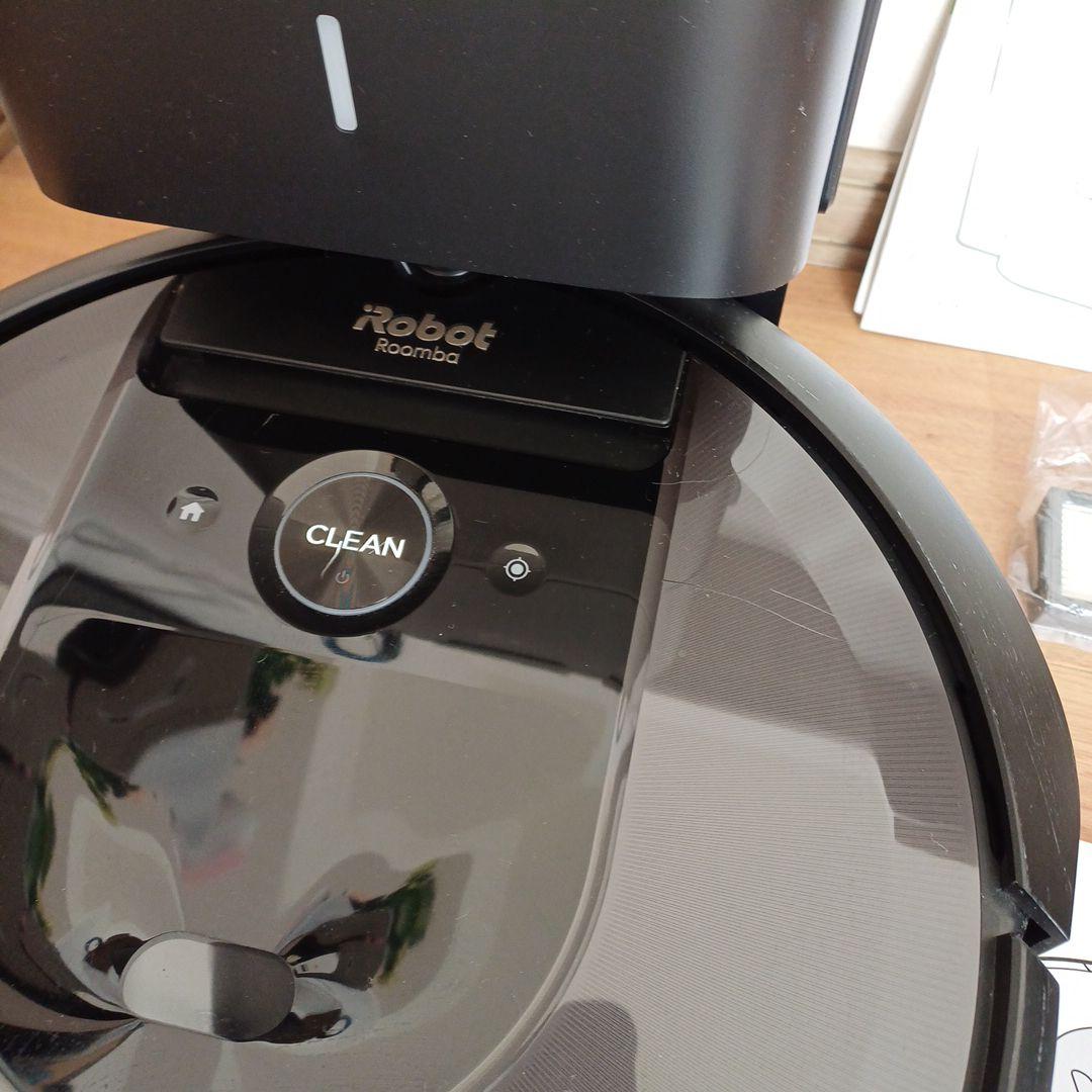 iRobot Roomba i7+本体＋クリーンベース+付属品 i755060