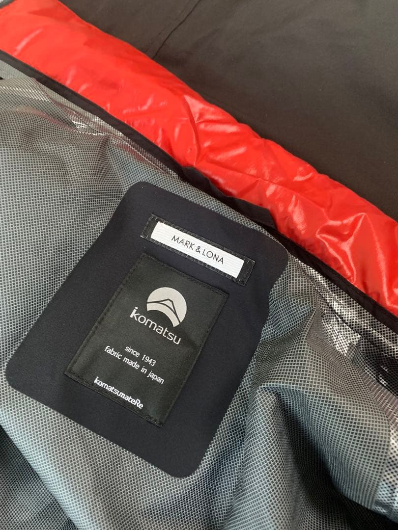 マークアンドロナ　komatsu レインウェア ブラック/レッド　ブルゾン