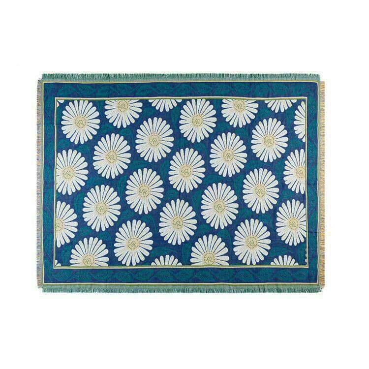 ニットの毛布とソファの毛布と昼寝のins北欧風の砂のマットに部屋を飾った