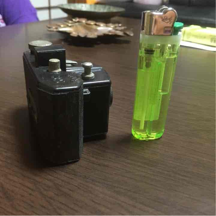 骨董 古い小型な カメラ  旧家うぶ出し