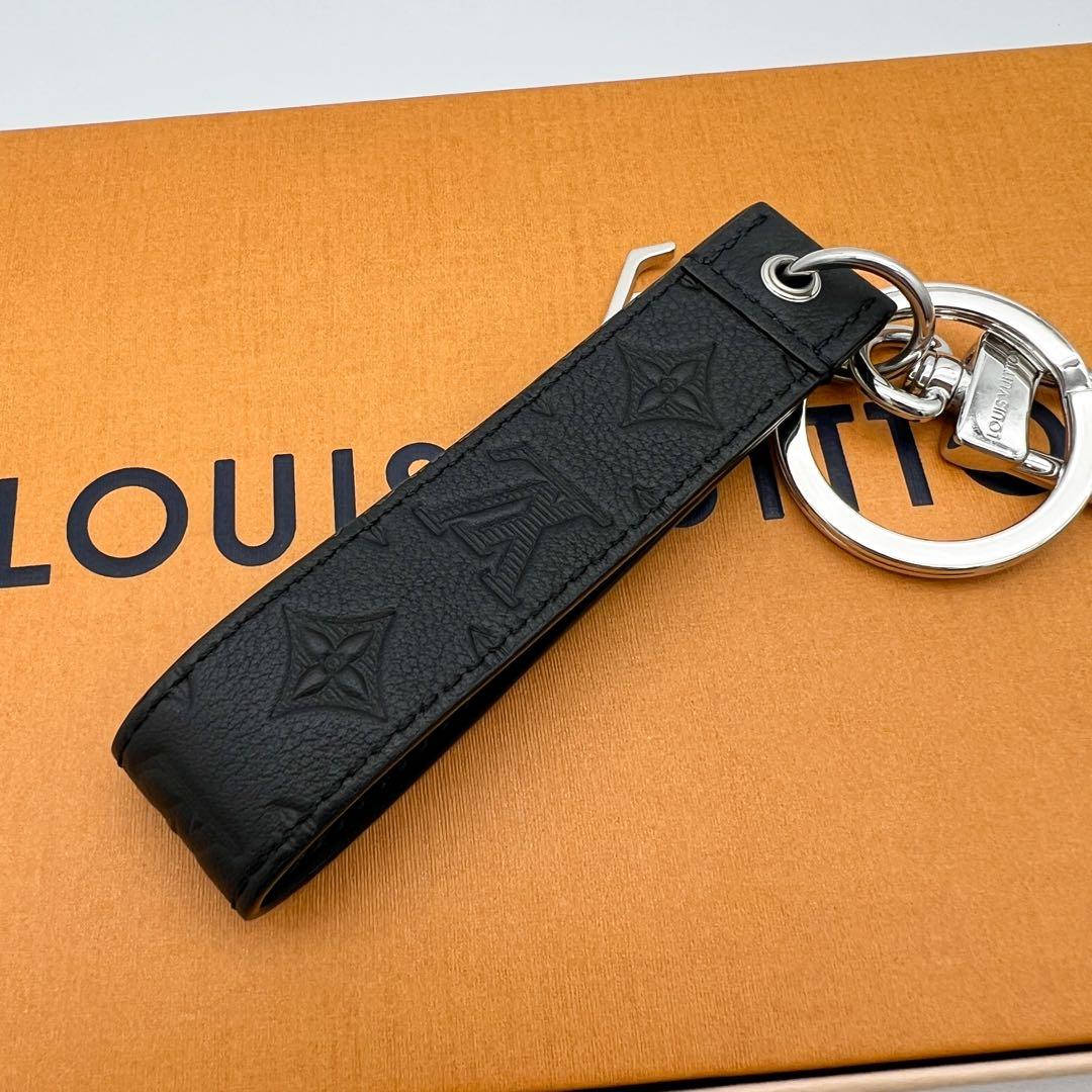 【使用わずか】ヴィトン モノグラム シャドウ キーホルダー ドラゴンヌ