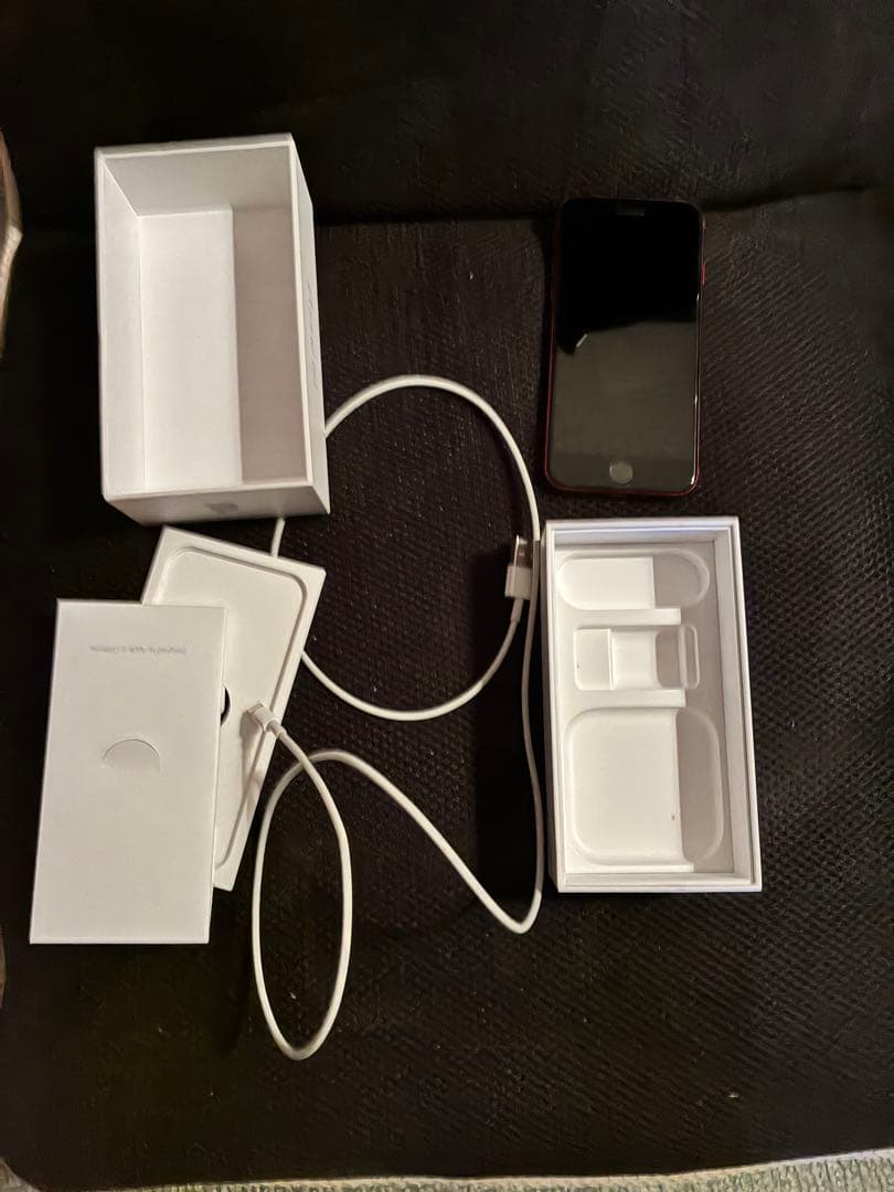 Apple iPhone SE第二世代 PRODUCT(RED) 本体