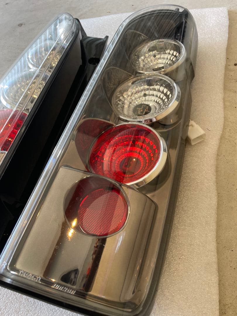 ハイエース　ユーロ　テールランプ