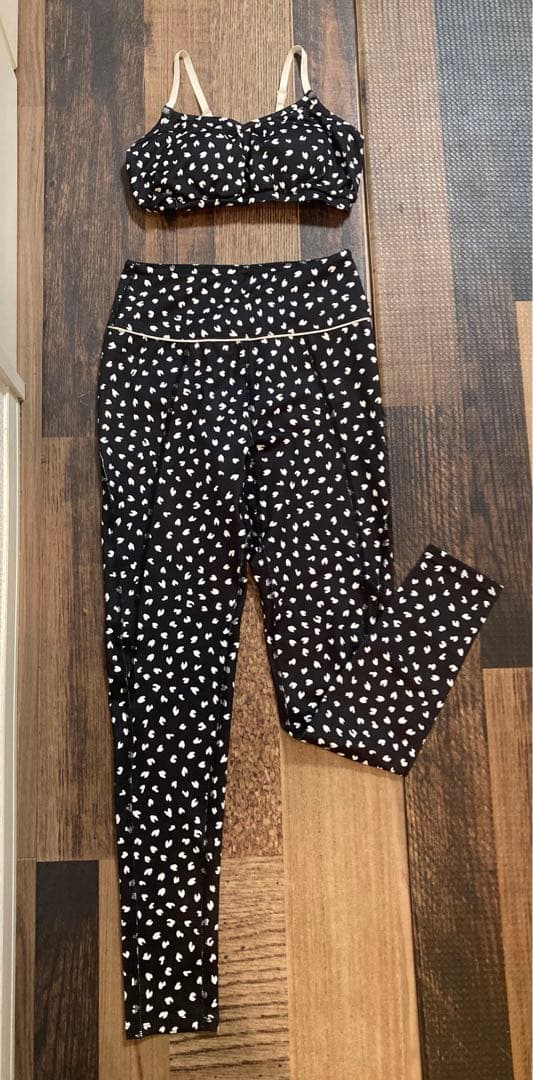 極美品　emmi yoga エミヨガ　ヨガウェア　ハート柄　S