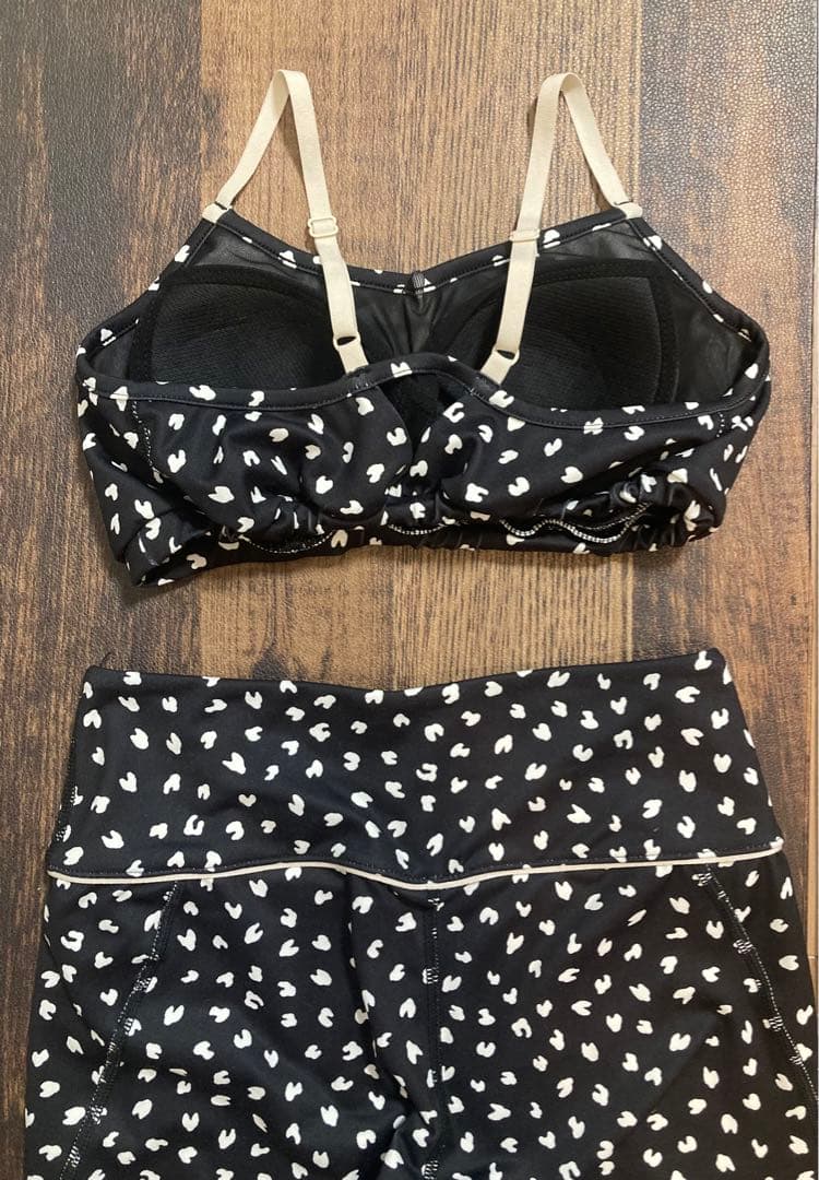 極美品　emmi yoga エミヨガ　ヨガウェア　ハート柄　S