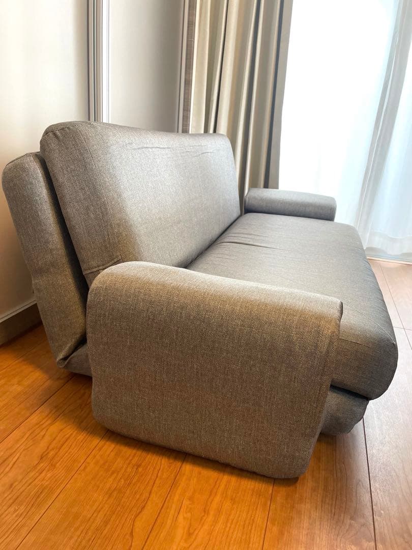 グレー 2人掛けソファ モダンデザイン