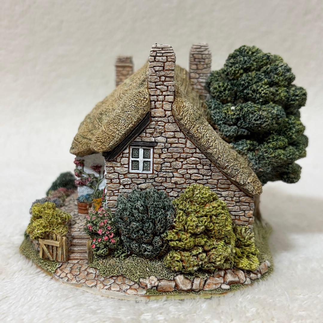 Lilliput Lane OLD MOTHER HUBBARD’S ミニチュア