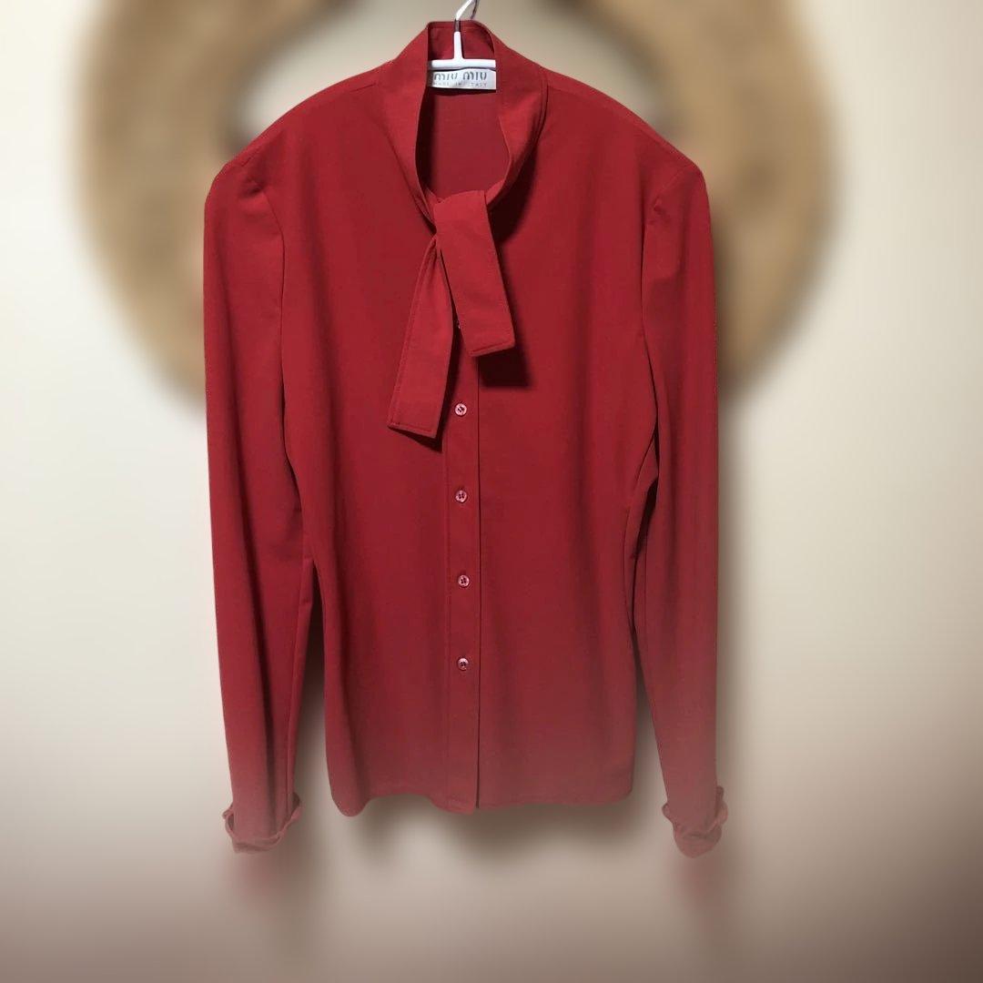 miu miu リボン付きレッドシャツ