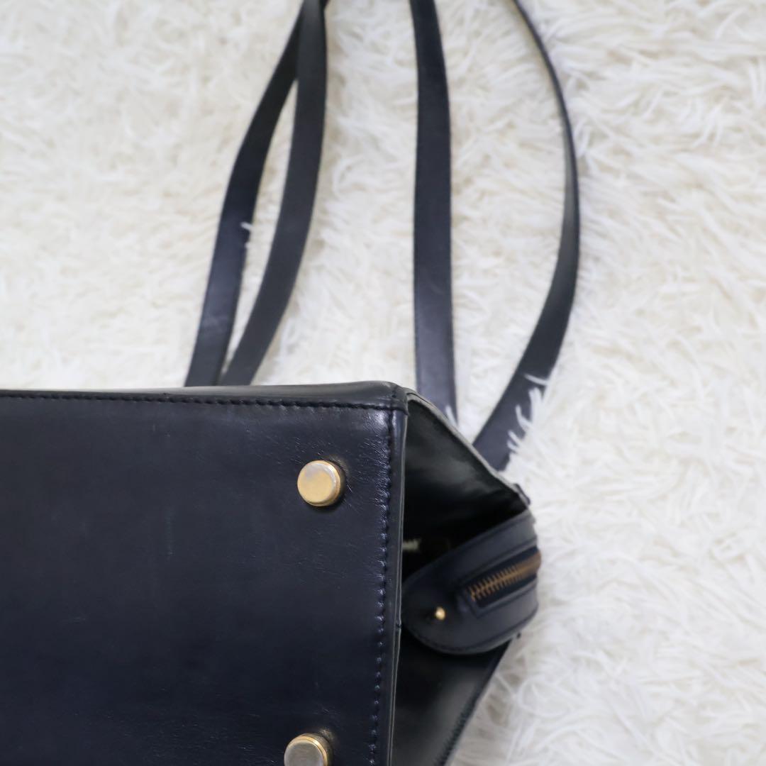 サルヴァトーレフェラガモ　ショルダーバッグ ブラック