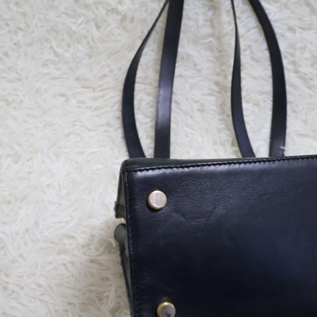 サルヴァトーレフェラガモ　ショルダーバッグ ブラック