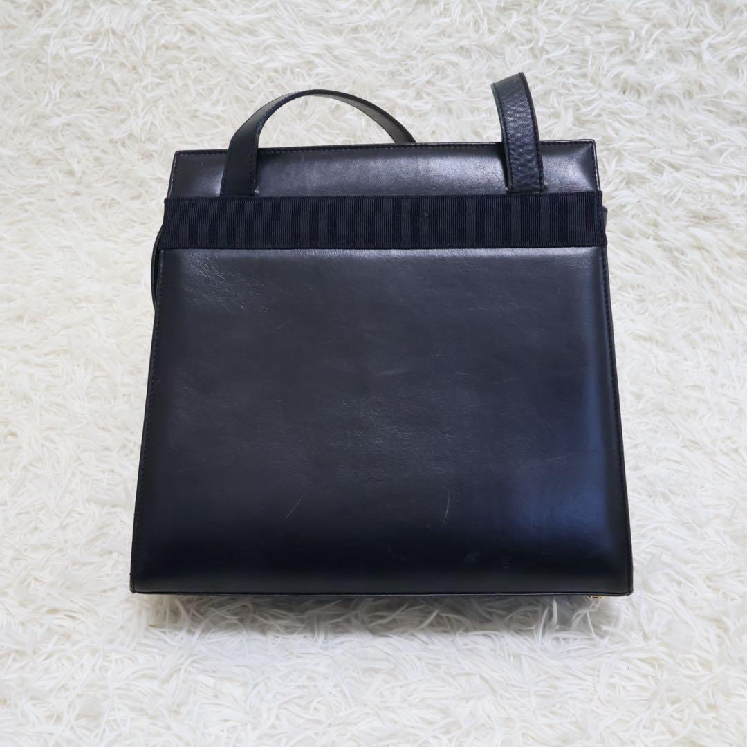 サルヴァトーレフェラガモ　ショルダーバッグ ブラック