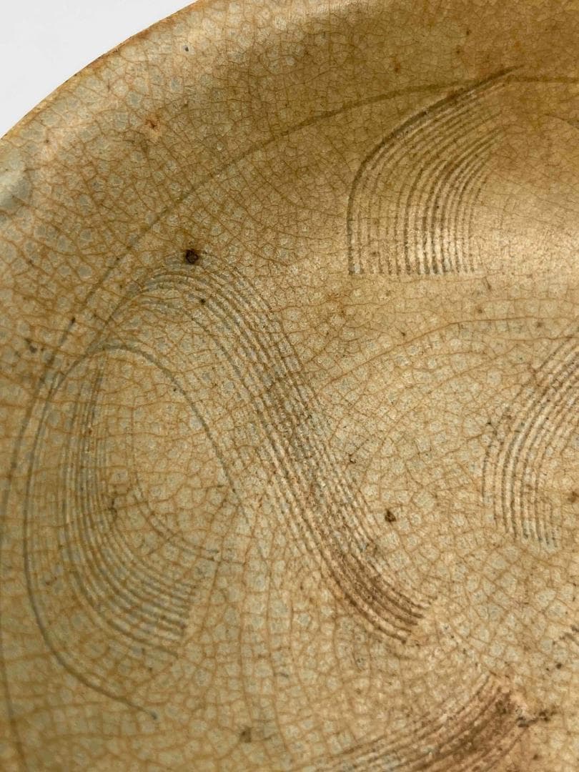 宋時代　青磁流水文茶盞　高台に【元旦】文字入り　景徳鎮　唐物　(D-96)