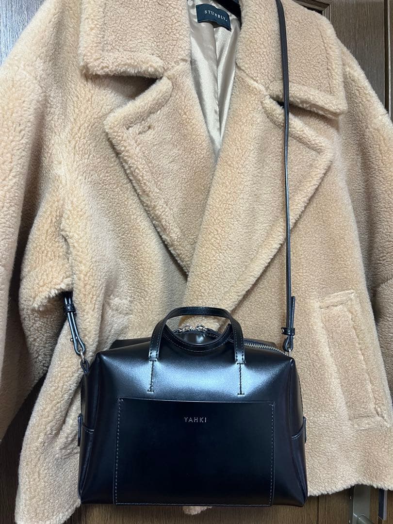 YAHKI ブラック ソフトボストン型ショルダーバッグ
