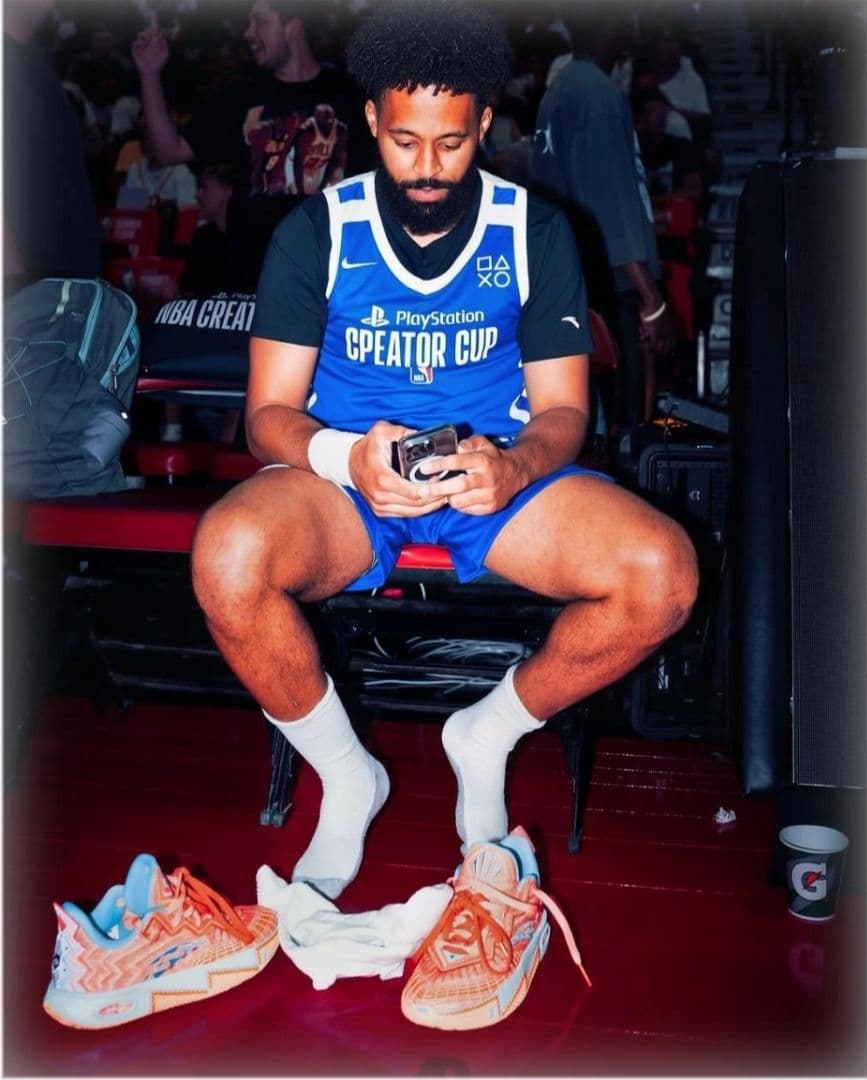 海外限定　Kyrie2 US9.5/27cm 日耀カラー