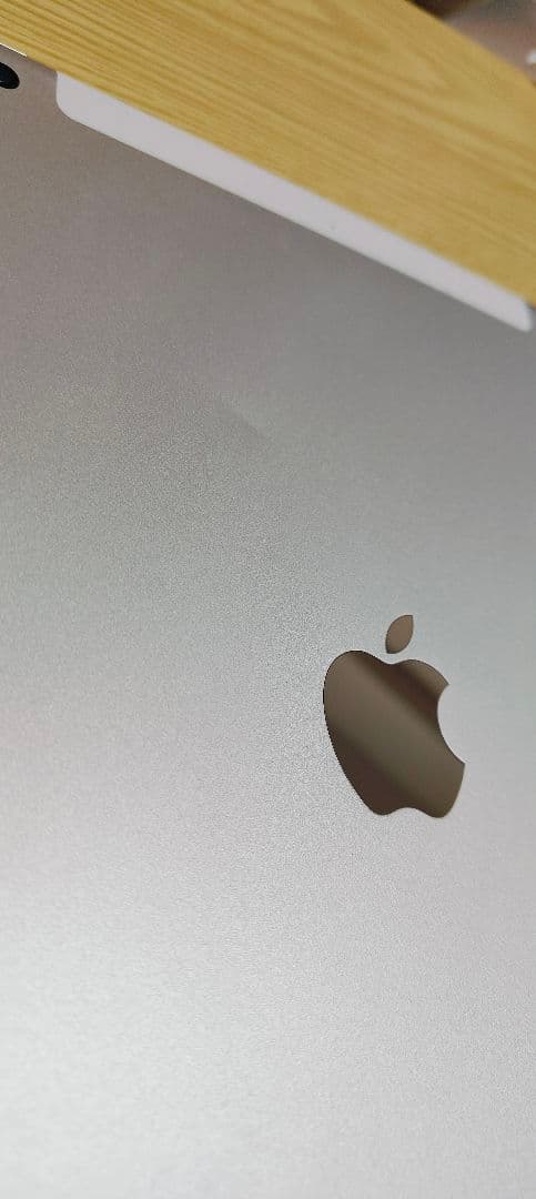 iPad（第6世代）Wi-Fi+セルラー32GB　シルバー 　キーボードカバー付