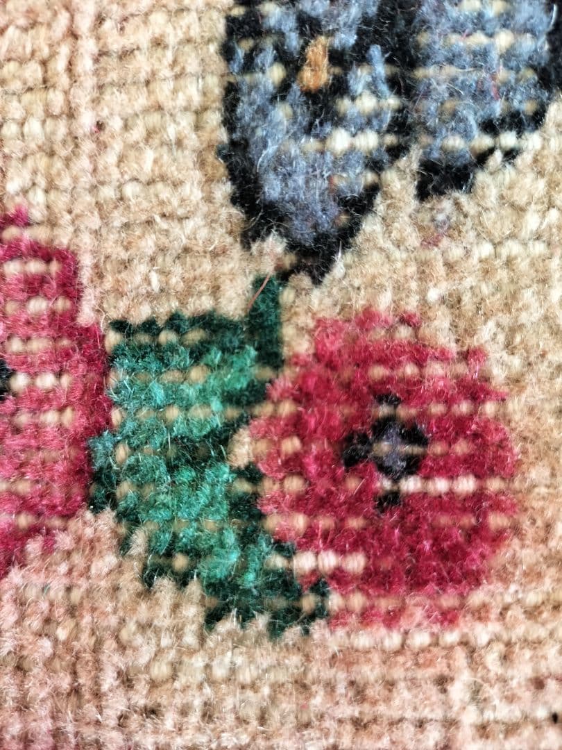 ワインレッドとくすみベージュのフラワー柄ヴィンテージトルコラグ　No.736