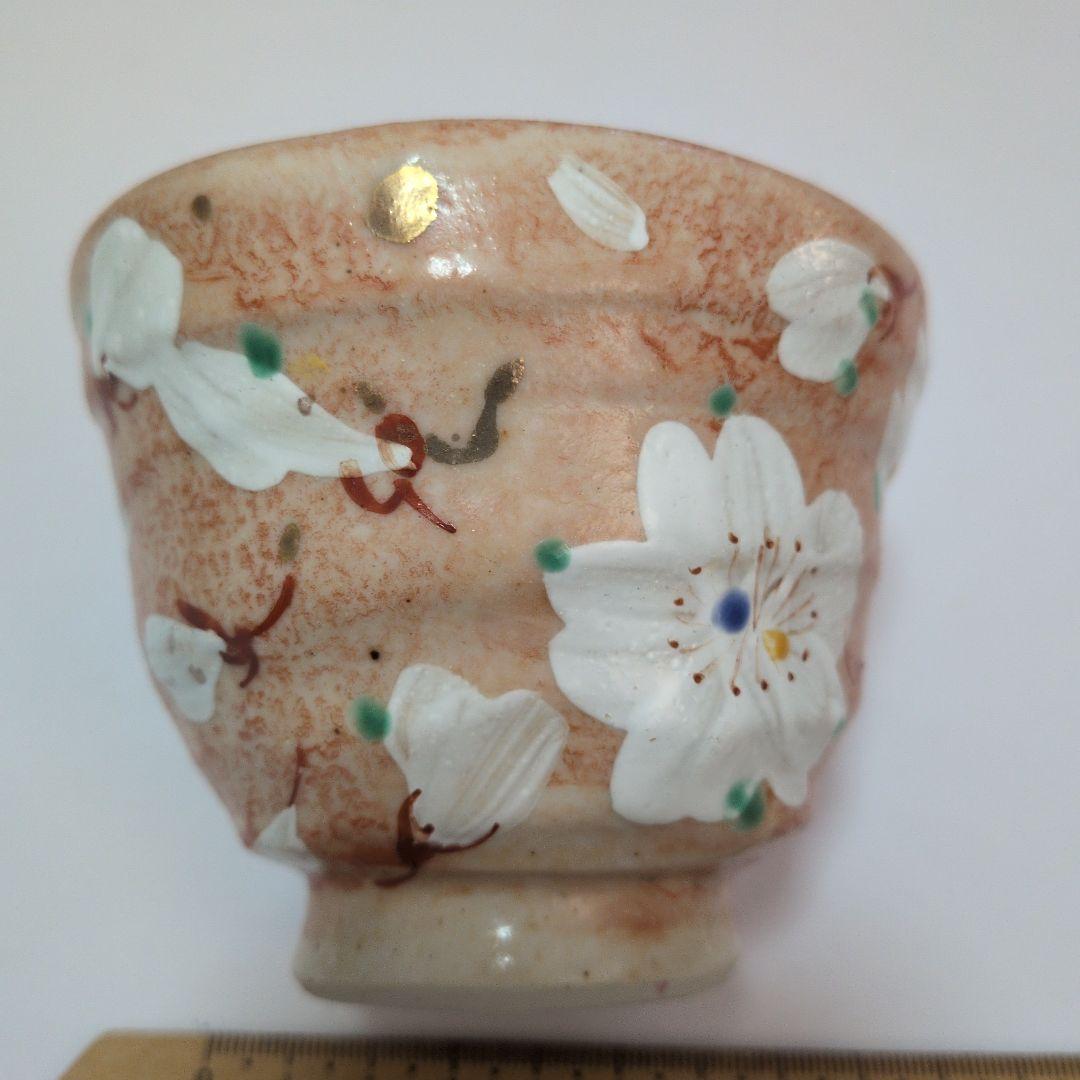 桜模様の桃色陶器茶碗　焼き物　陶芸　茶碗？　湯呑み？