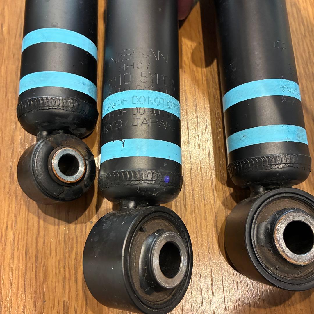 日産NV350キャラバン　純正ショックアブソーバー