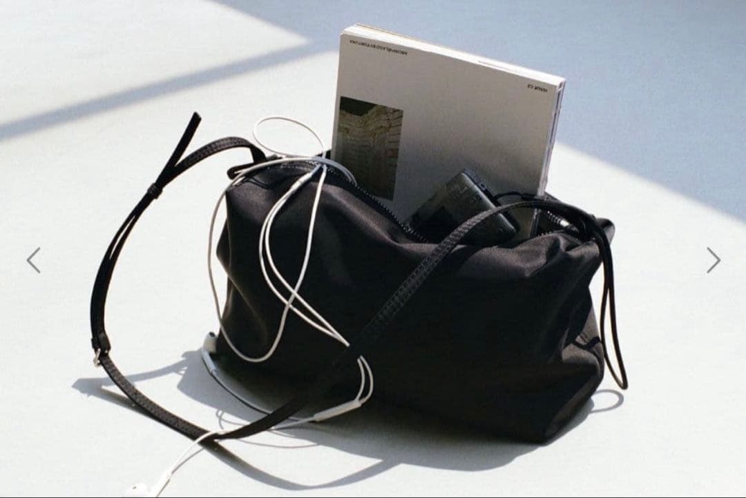 LOW CLASSIC＊CARAMEL BOX BAG BLACK