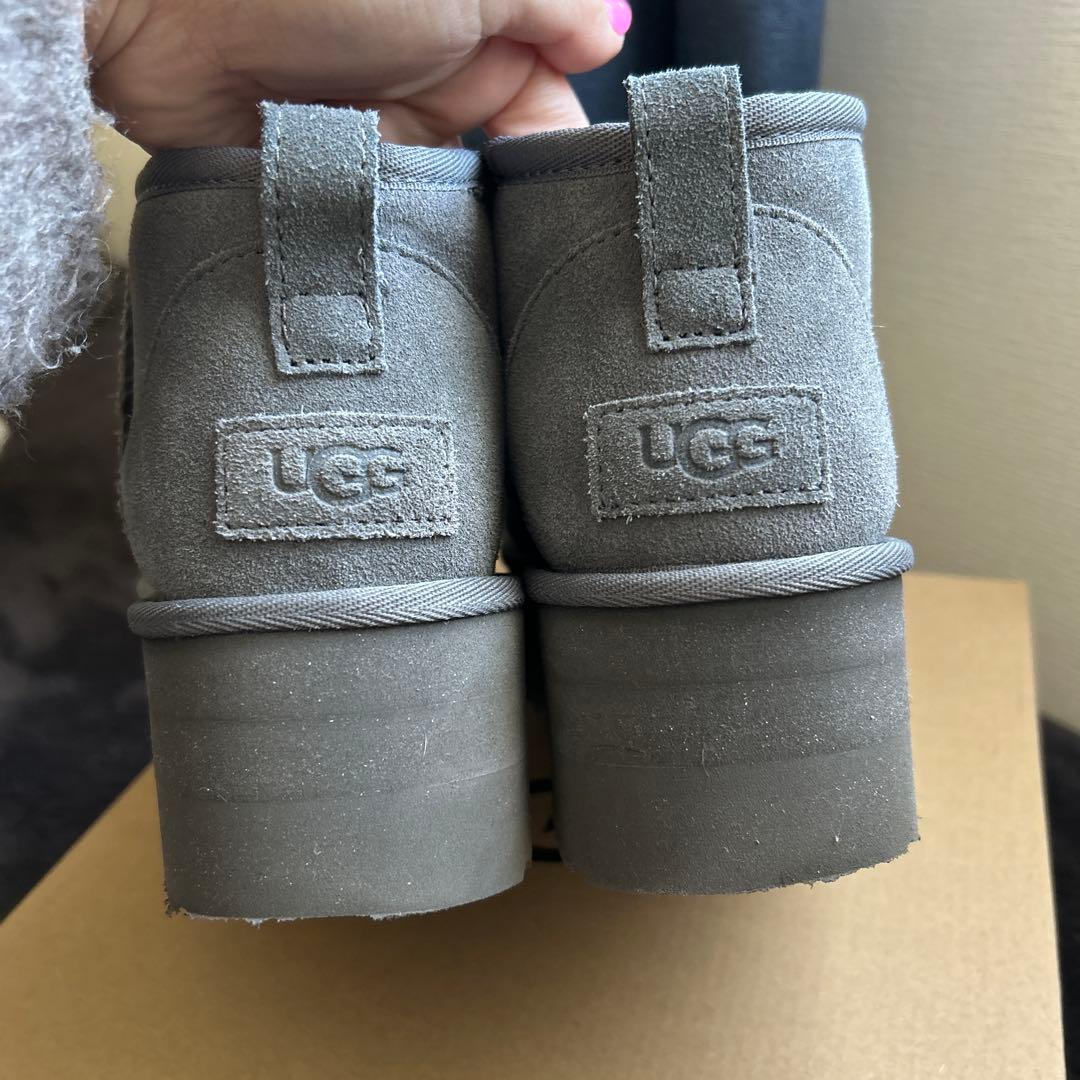 正規品　UGG クラシック ウルトラ ミニ　プラットフォーム　24CM