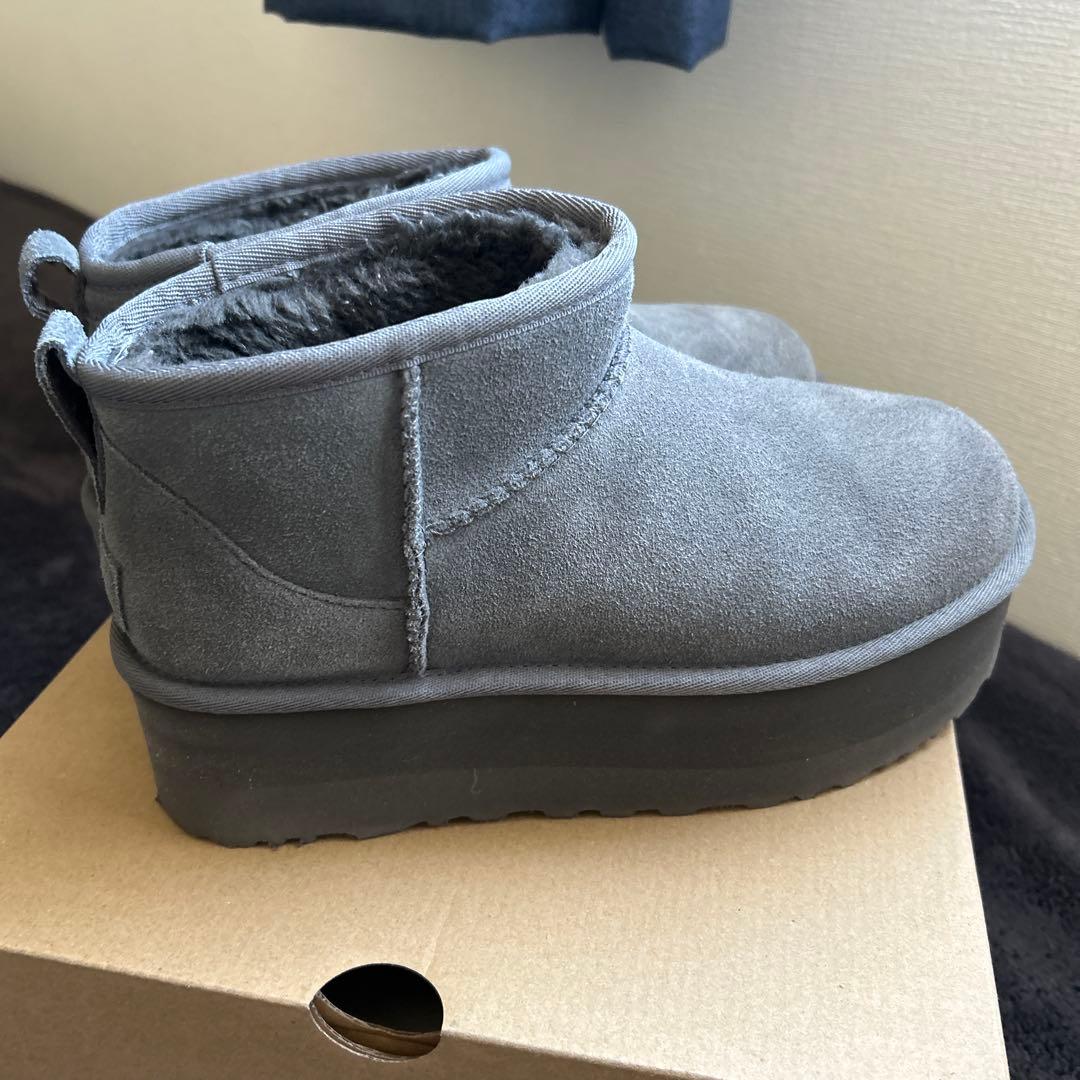 正規品　UGG クラシック ウルトラ ミニ　プラットフォーム　24CM