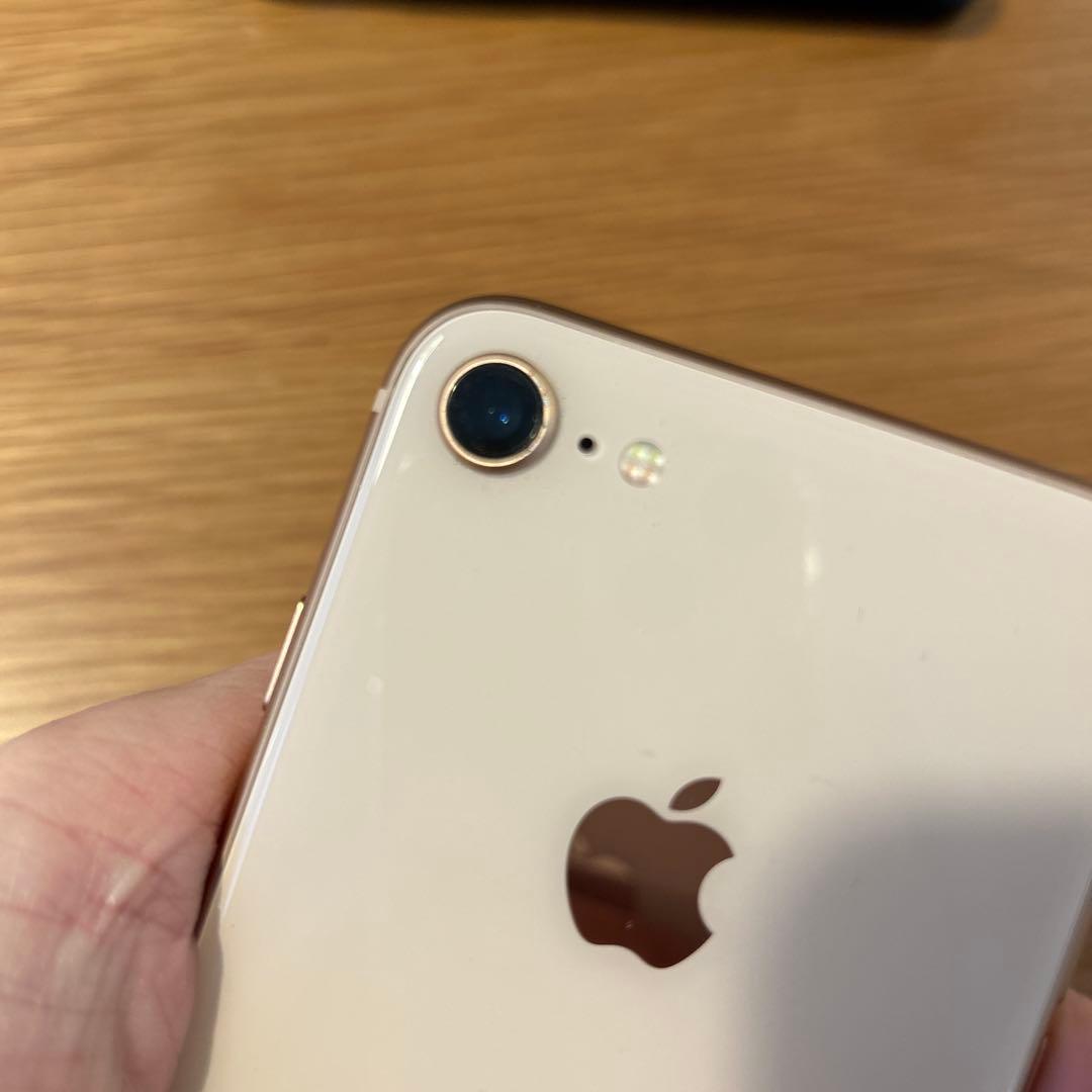 美品！期間限定出品！Apple iPhone 8 ゴールド　本体
