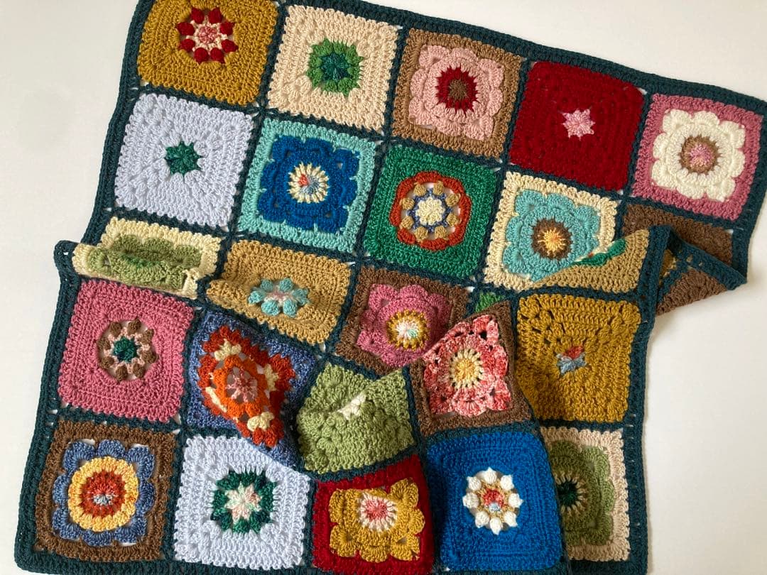 手編み　グラニースクエア　マルチカバー　ブランケット　ハンドメイド　かぎ針編み