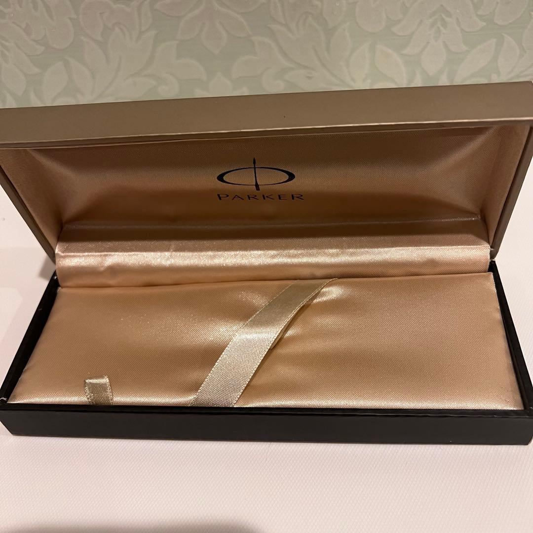 ほぼ未使用　パーカー　PARKER F 万年筆　シルバーケース付き　動作確認済み