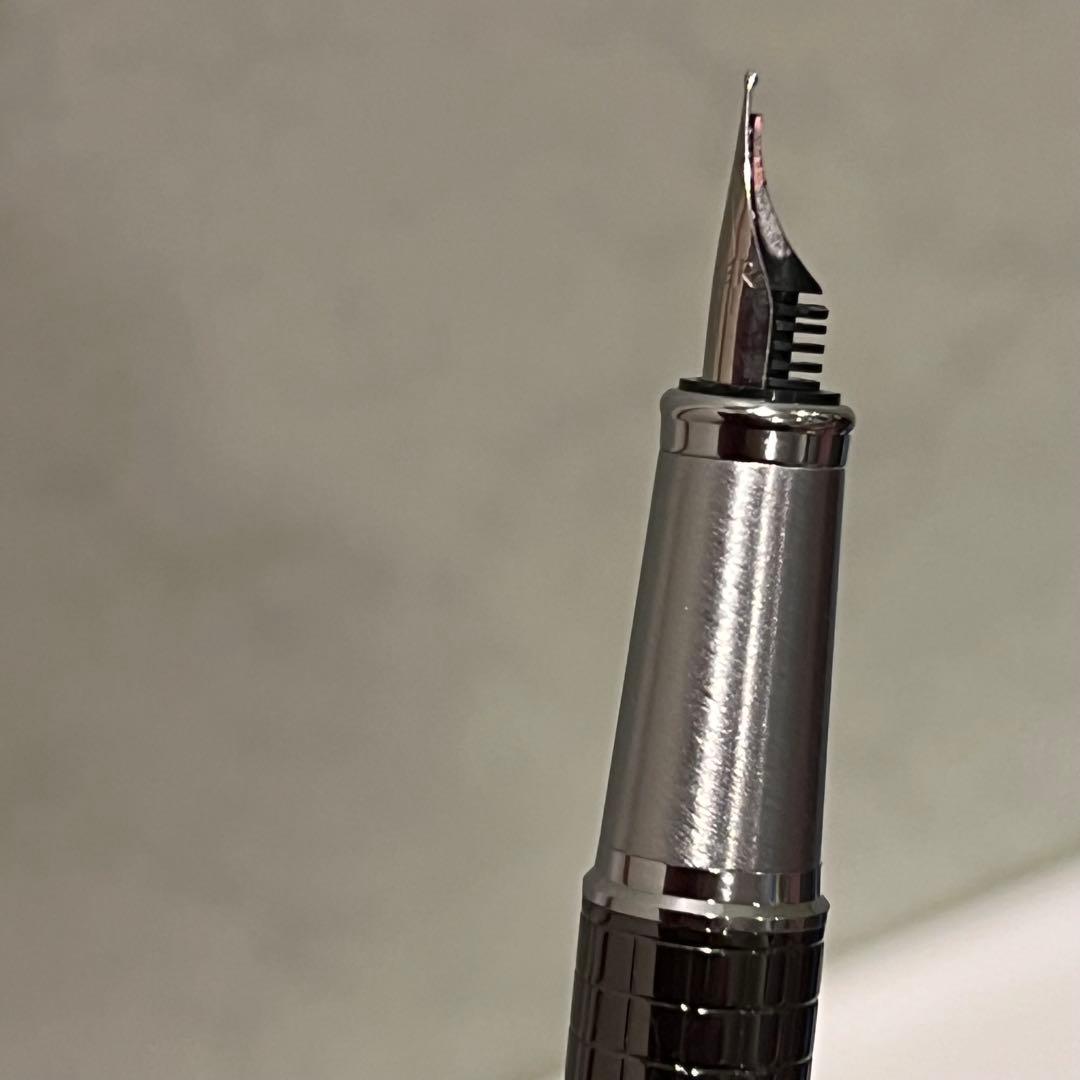 ほぼ未使用　パーカー　PARKER F 万年筆　シルバーケース付き　動作確認済み