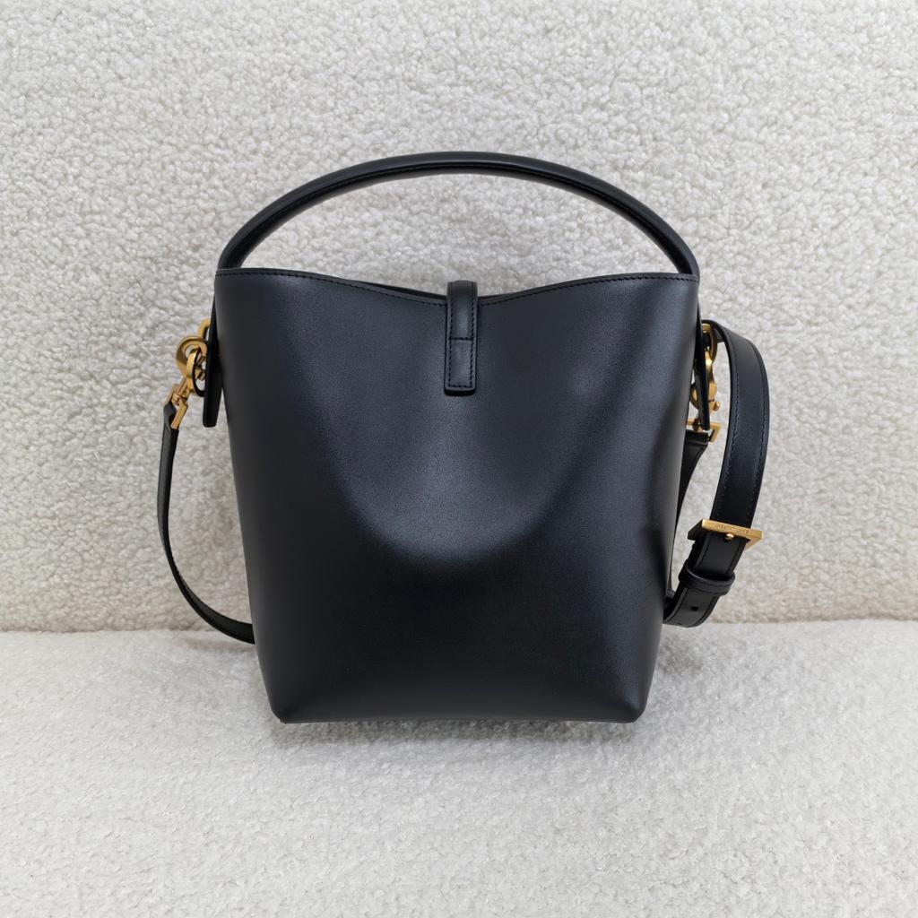 極美品！YSLブラック　レザー　肩掛け　ショルダーバッグ