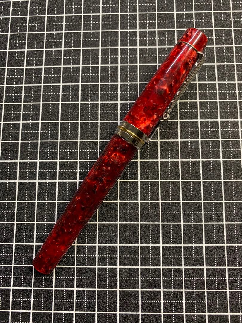 DELTA VINTAGE collection Red 万年筆　字幅M