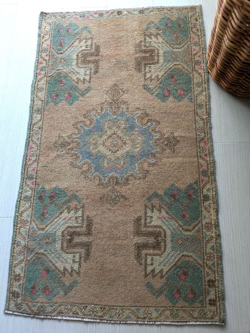 52×88 メダリオン　オレンジベージュ　トルコヴィンテージラグ　ミニサイズ