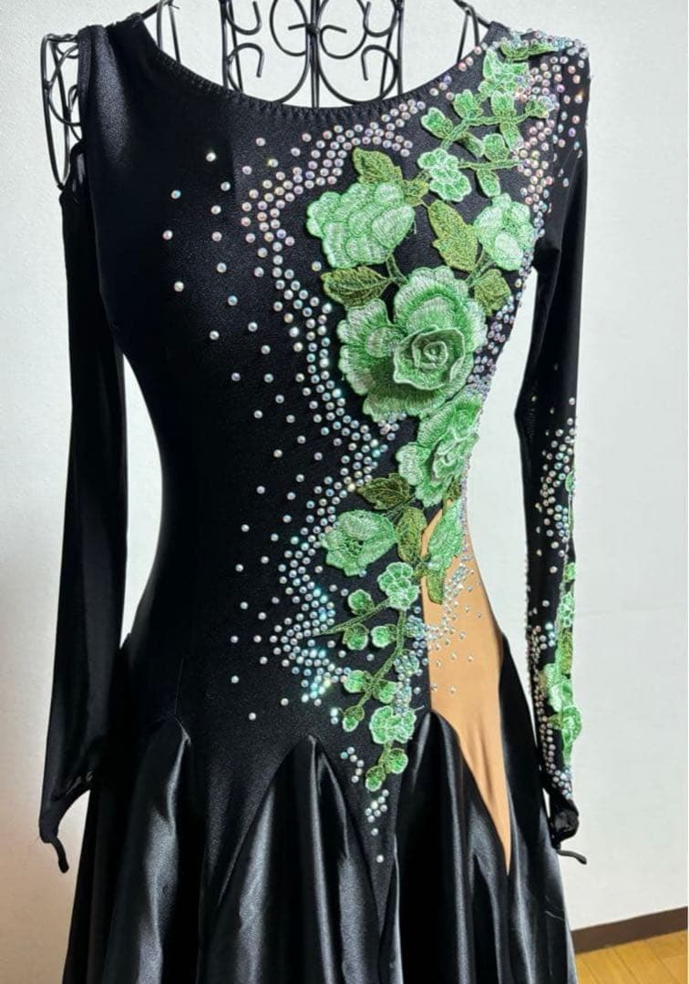 社交ダンスドレス　豪華　新品　M