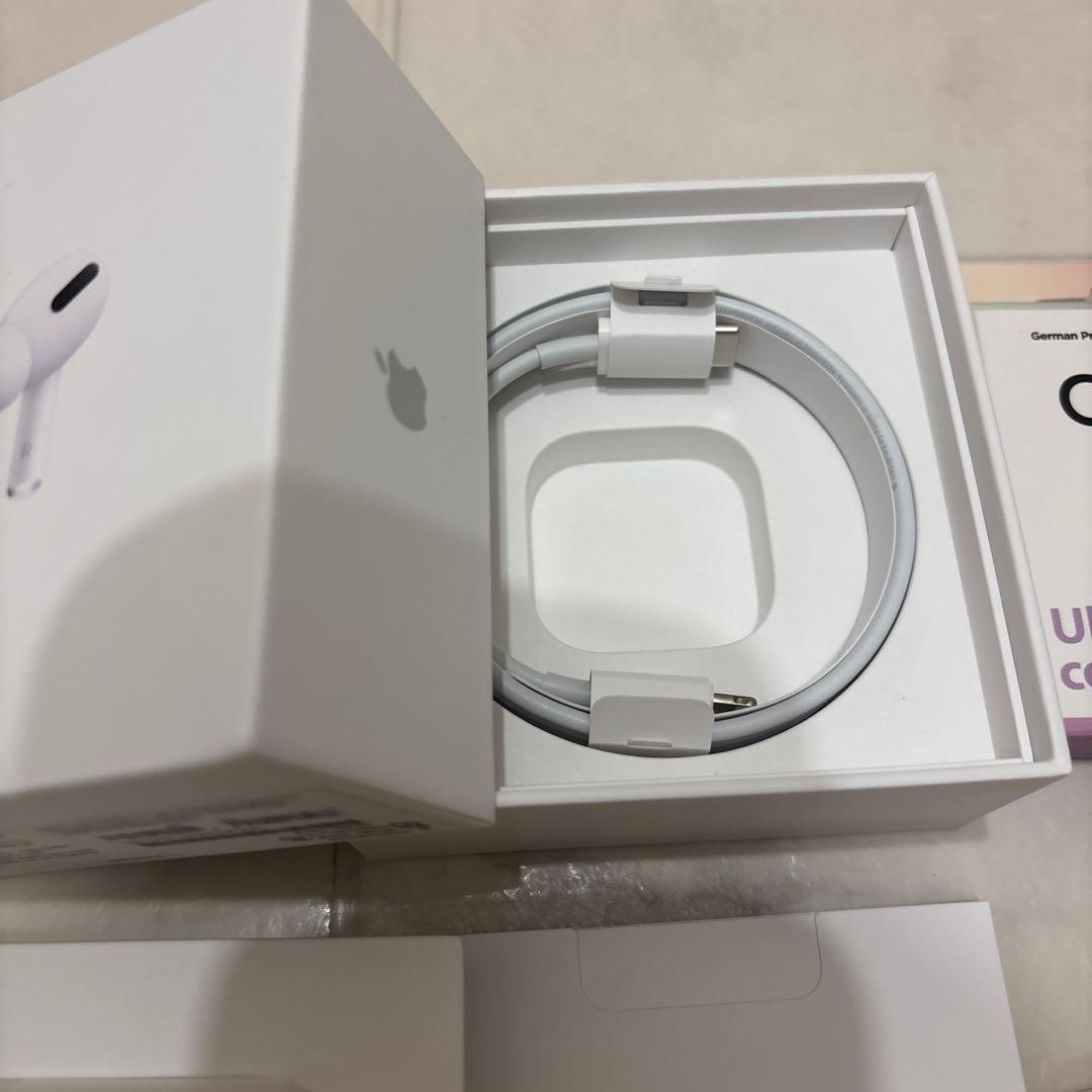 箱付き　正規品AirPods Pro spigenケース付き　ワイヤレスイヤホン