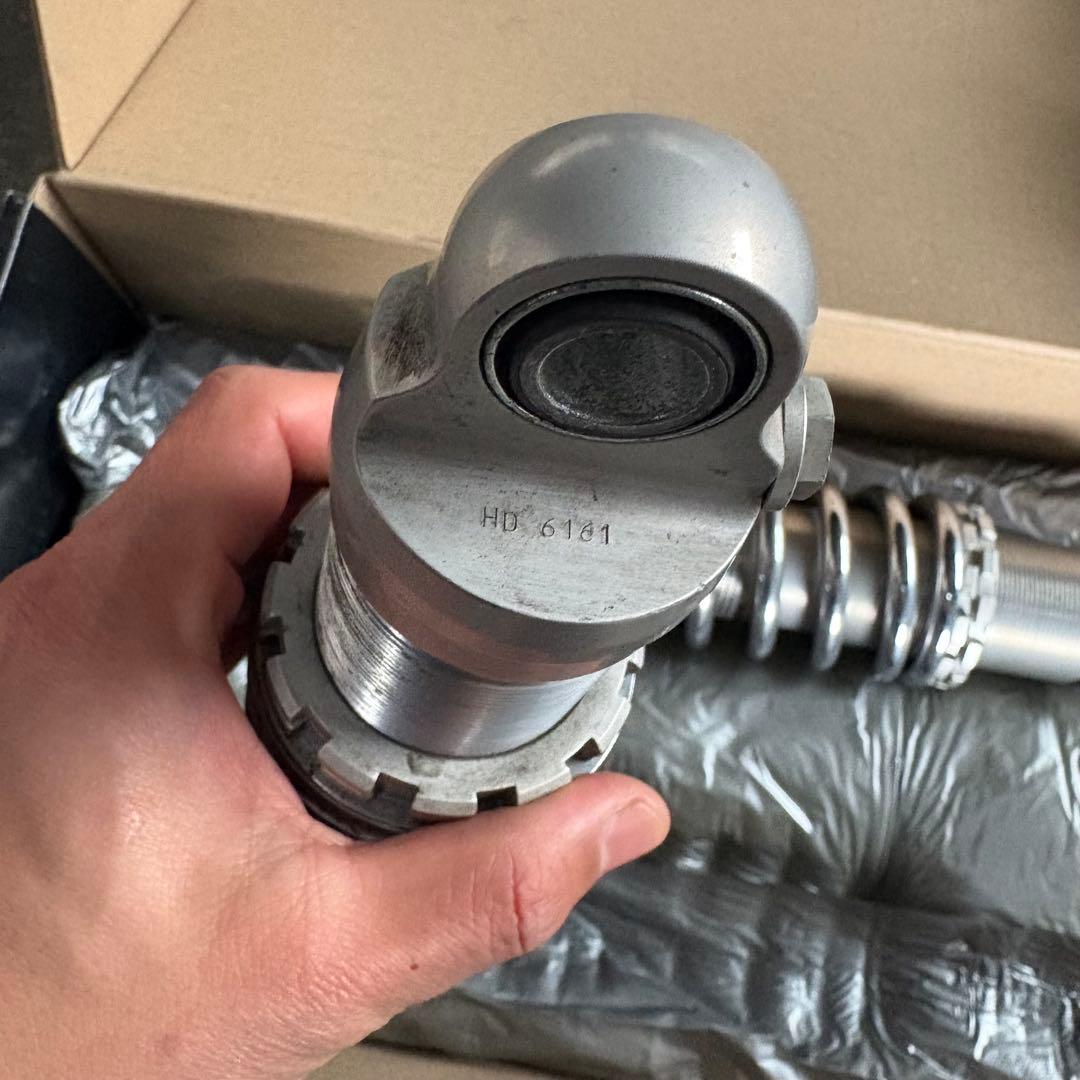 ハーレー　オーリンズ　ダイナ　サスペンションhd616 12インチ