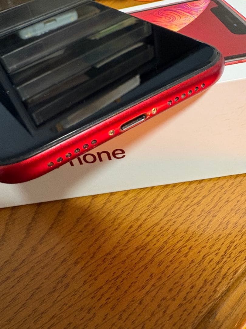 Apple iPhone XR (PRODUCT(RED)) 本体 SIMなし